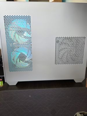 photo de pc_gamer_premium_full_white_argb/img_68fc7b27534af.jpg